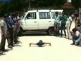 印度：6歲男童貼地飛行 29秒橫穿39輛車底創紀錄