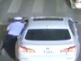 陝西寶雞：交警夜查 被男子駕車拖行2公裡
