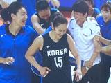 韩国：女篮庆祝夺冠 居然用脚“踩”教练